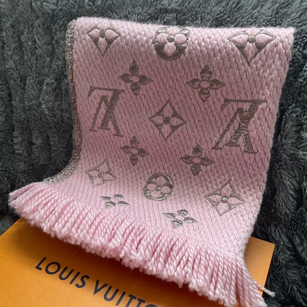 Louis Vuitton scarf - Picture 2 of 3